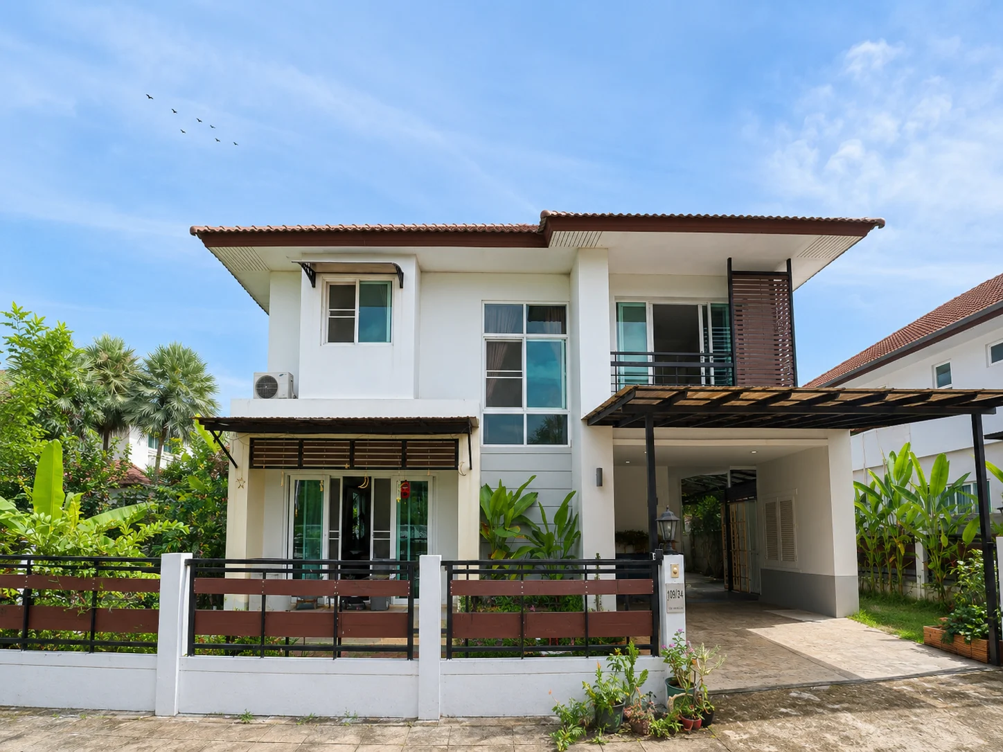 บ้านท่าศาลา 2ชั้น 3 นอน 3 น้ำ ติดถนนซุปเปอร์ไฮเวย์ เออบาน่า